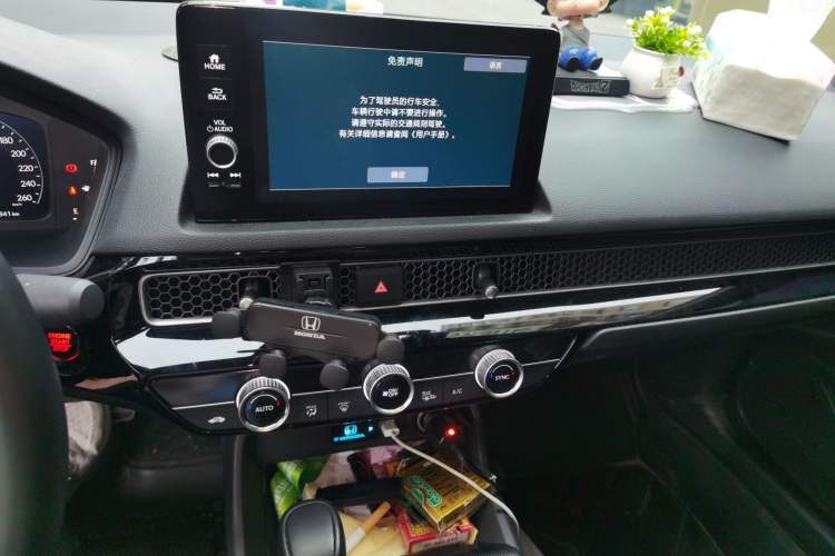 Used Honda Civic 2022 240TURBO CVT Dynamic Edition Audio And AC Panel