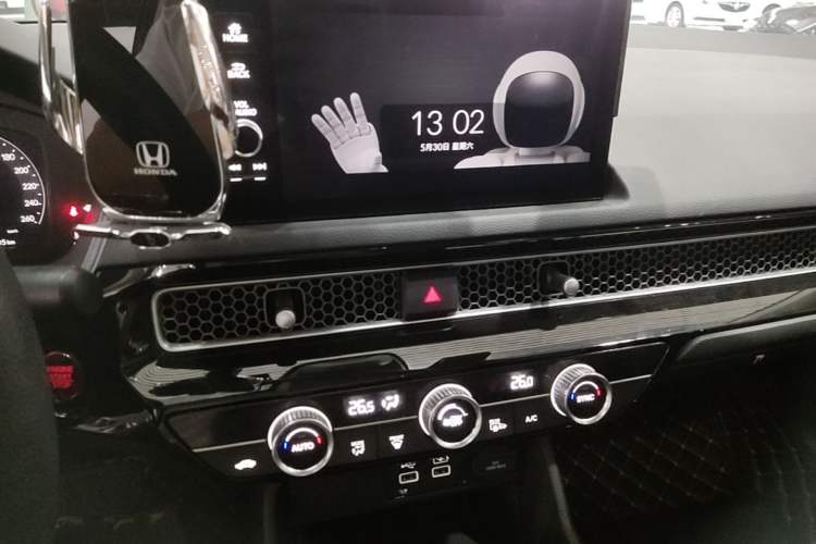 Used Honda Civic 2022 240TURBO CVT Dynamic Edition Audio And AC Panel