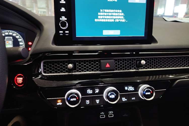 Used Honda Civic 2022 240TURBO CVT Dynamic Edition Audio And AC Panel