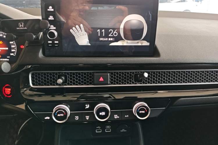 Used Honda Civic 2022 240TURBO CVT Dynamic Edition Audio And AC Panel