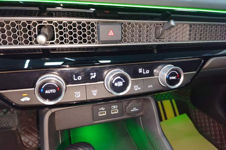 Used Honda Civic 2022 240TURBO CVT Dynamic Edition Audio And AC Panel