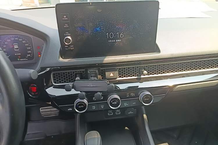 Used Honda Civic 2022 240TURBO CVT Dynamic Edition Audio And AC Panel