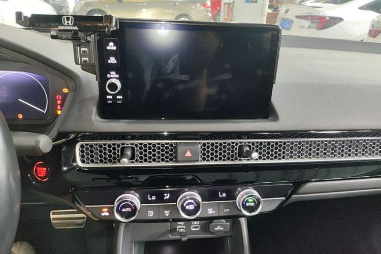 Used Honda Civic 2022 240TURBO CVT Dynamic Edition Audio And AC Panel