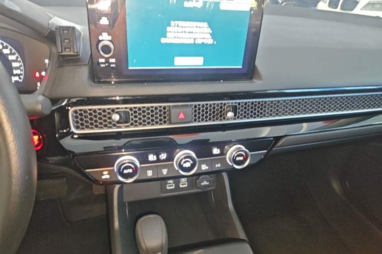 Used Honda Civic 2022 240TURBO CVT Dynamic Edition Audio And AC Panel