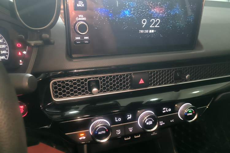 Used Honda Civic 2022 240TURBO CVT Dynamic Edition Audio And AC Panel