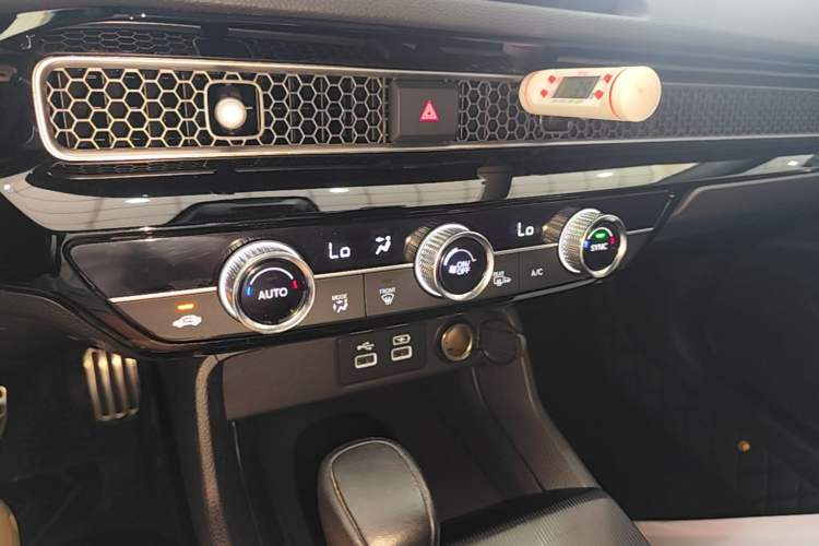 Used Honda Civic 2022 240TURBO CVT Dynamic Edition Audio And AC Panel