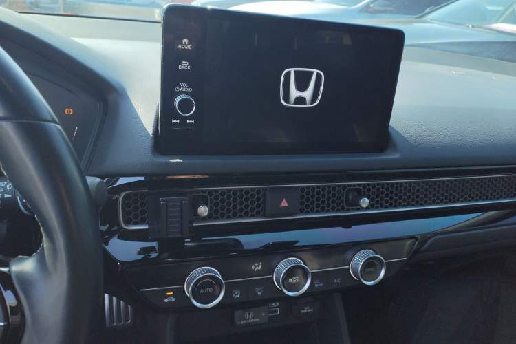 Used Honda Civic 2022 240TURBO CVT Dynamic Edition Audio And AC Panel