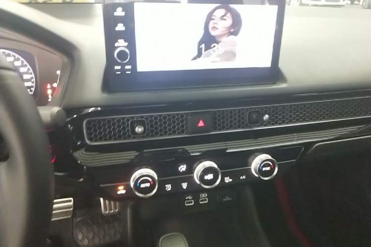 Used Honda Civic 2022 240TURBO CVT Dynamic Edition Audio And AC Panel