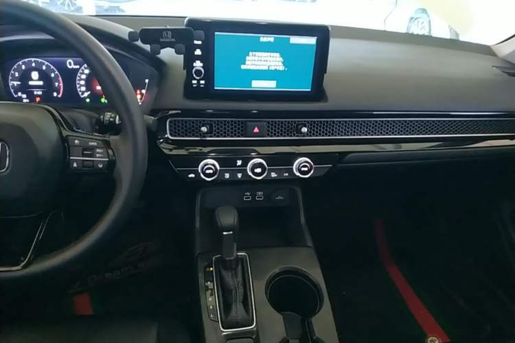 Used Honda Civic 2022 240TURBO CVT Dynamic Edition Audio And AC Panel