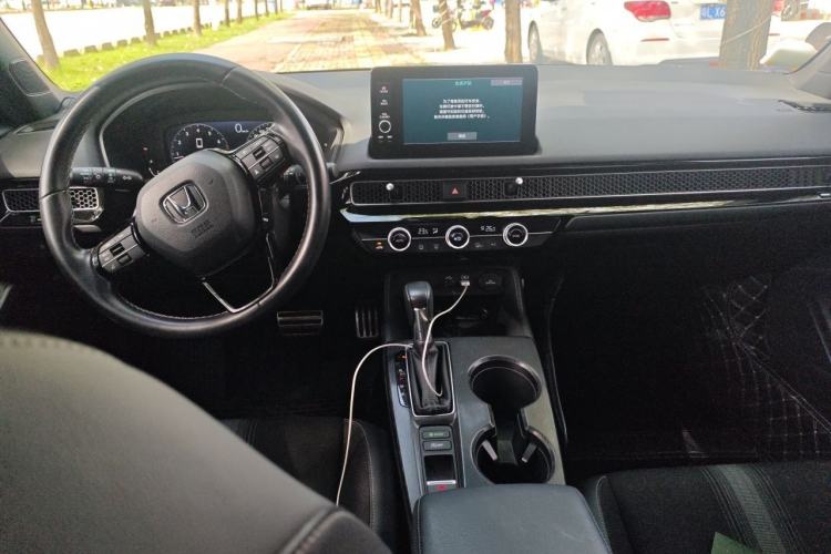 Used Honda Civic 2022 240TURBO CVT Dynamic Edition Center Console