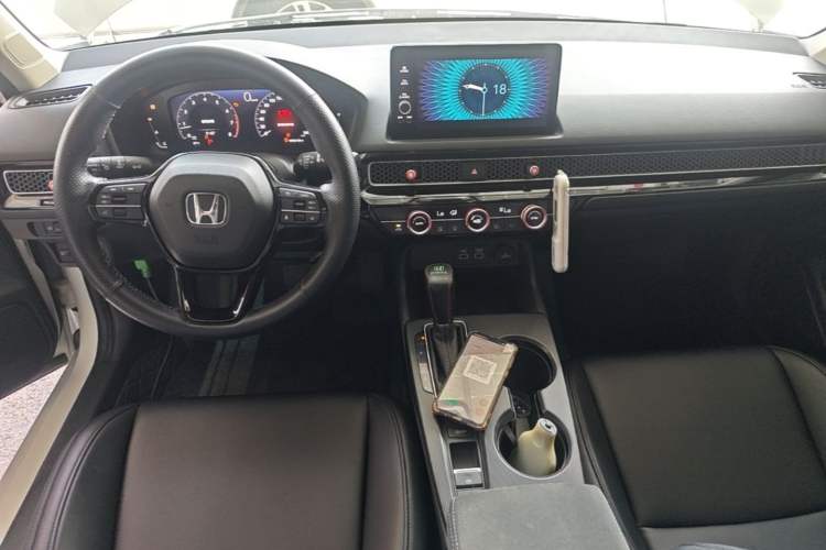 Used Honda Civic 2022 240TURBO CVT Dynamic Edition Center Console