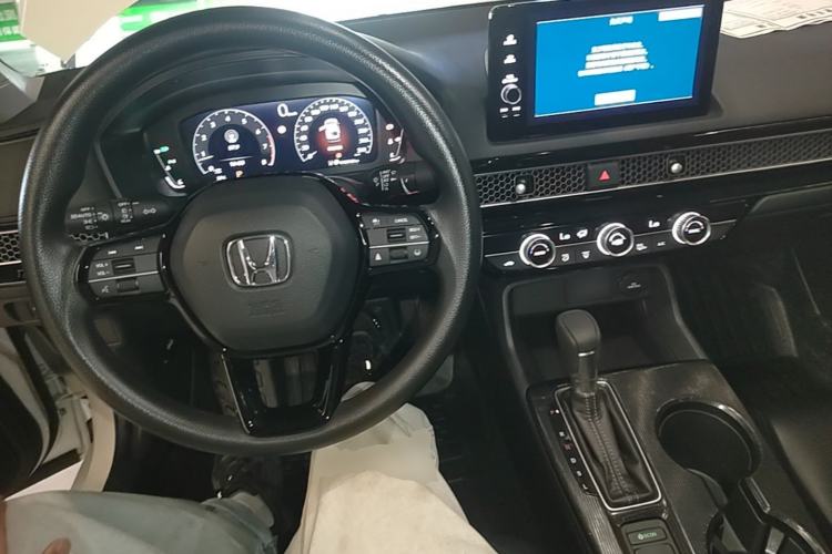 Used Honda Civic 2022 240TURBO CVT Dynamic Edition Center Console