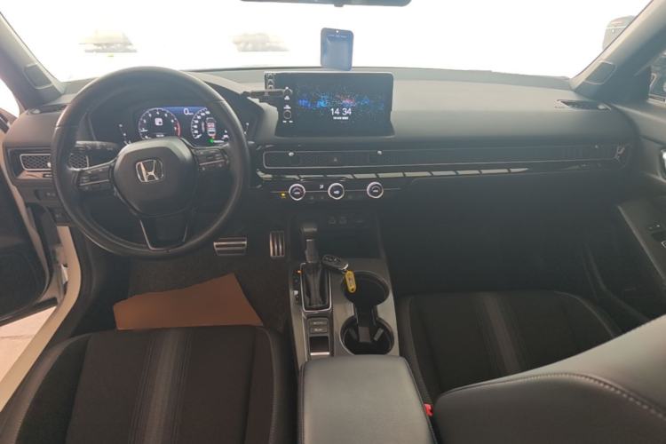 Used Honda Civic 2022 240TURBO CVT Dynamic Edition Center Console