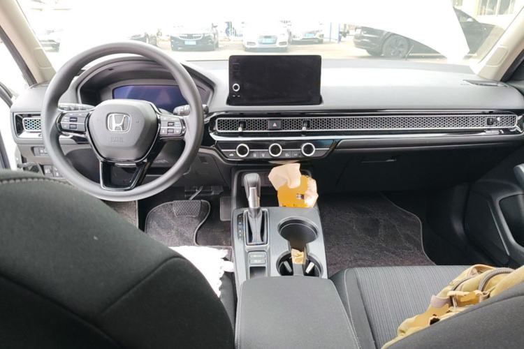Used Honda Civic 2022 240TURBO CVT Dynamic Edition Center Console