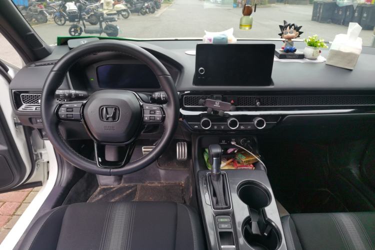 Used Honda Civic 2022 240TURBO CVT Dynamic Edition Center Console