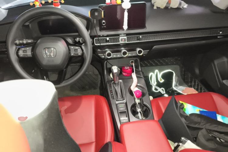 Used Honda Civic 2022 240TURBO CVT Dynamic Edition Center Console