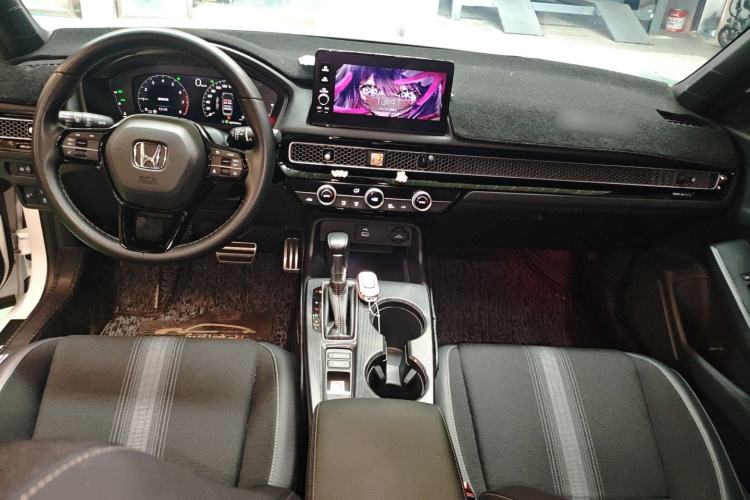 Used Honda Civic 2022 240TURBO CVT Dynamic Edition Center Console