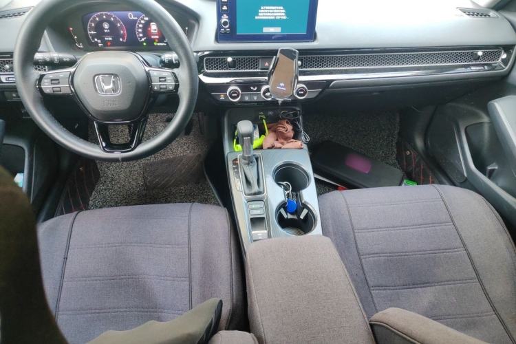 Used Honda Civic 2022 240TURBO CVT Dynamic Edition Center Console