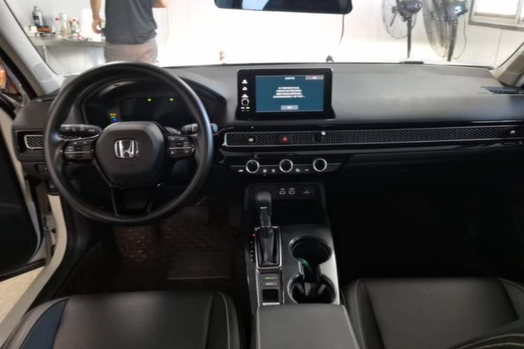 Used Honda Civic 2022 240TURBO CVT Dynamic Edition Center Console