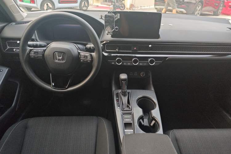 Used Honda Civic 2022 240TURBO CVT Dynamic Edition Center Console