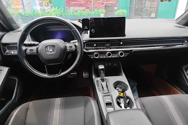 Used Honda Civic 2022 240TURBO CVT Dynamic Edition Center Console