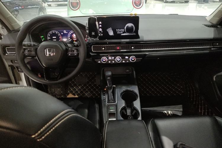 Used Honda Civic 2022 240TURBO CVT Dynamic Edition Center Console