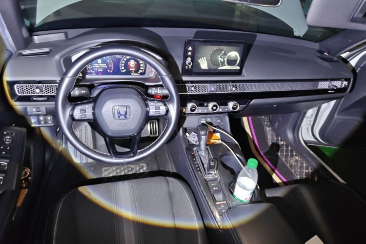 Used Honda Civic 2022 240TURBO CVT Dynamic Edition Center Console