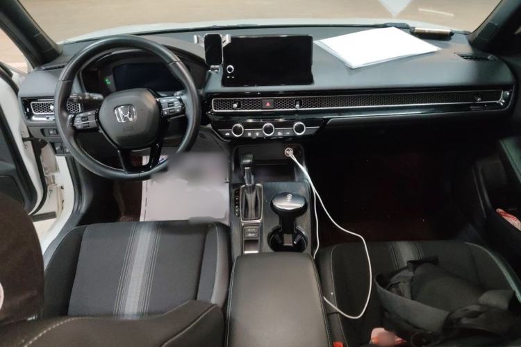 Used Honda Civic 2022 240TURBO CVT Dynamic Edition Center Console