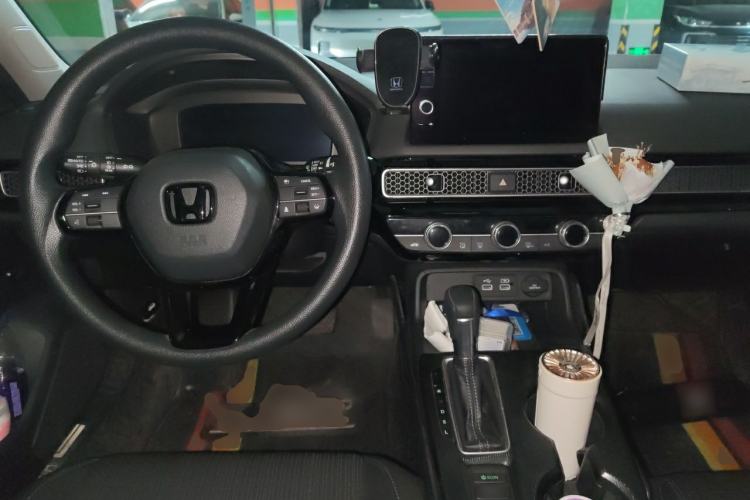Used Honda Civic 2022 240TURBO CVT Dynamic Edition Center Console