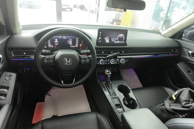 Used Honda Civic 2022 240TURBO CVT Dynamic Edition Center Console
