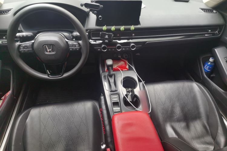 Used Honda Civic 2022 240TURBO CVT Dynamic Edition Center Console