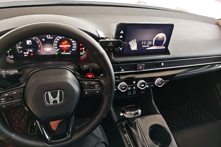 Used Honda Civic 2022 240TURBO CVT Dynamic Edition Center Console