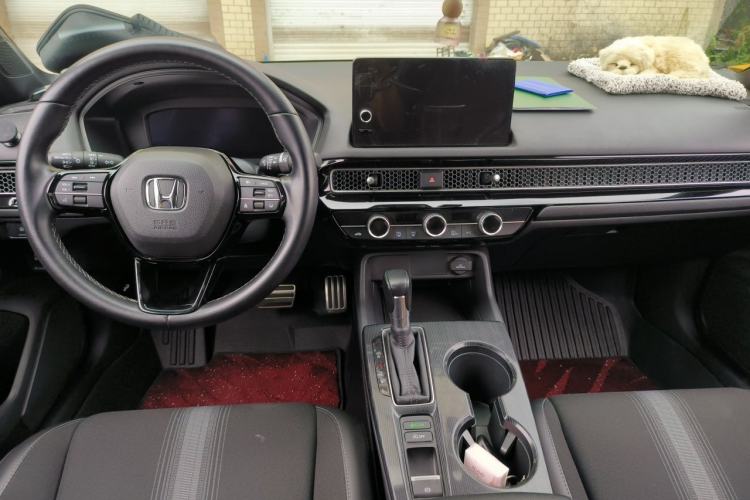 Used Honda Civic 2022 240TURBO CVT Dynamic Edition Center Console