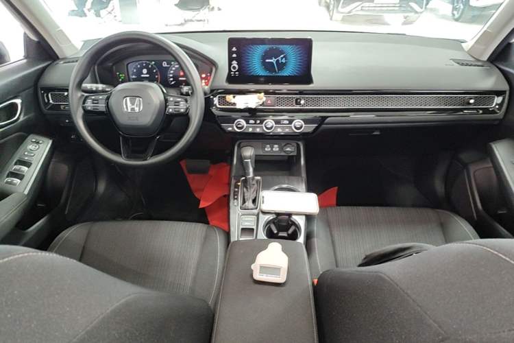 Used Honda Civic 2022 240TURBO CVT Dynamic Edition Center Console