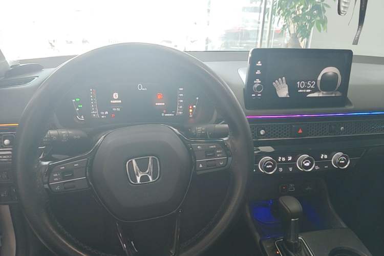 Used Honda Civic 2022 240TURBO CVT Dynamic Edition Center Console