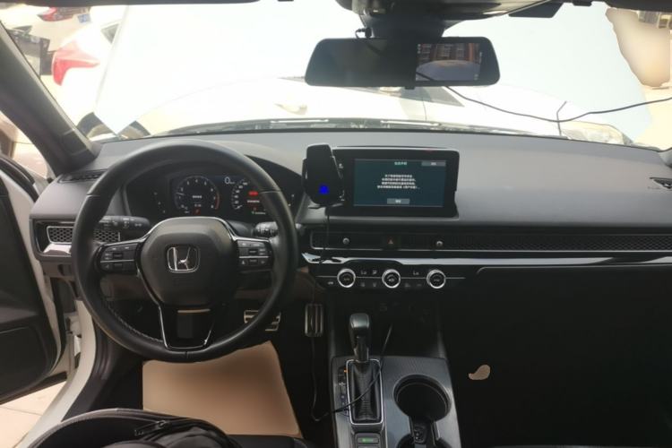 Used Honda Civic 2022 240TURBO CVT Dynamic Edition Center Console