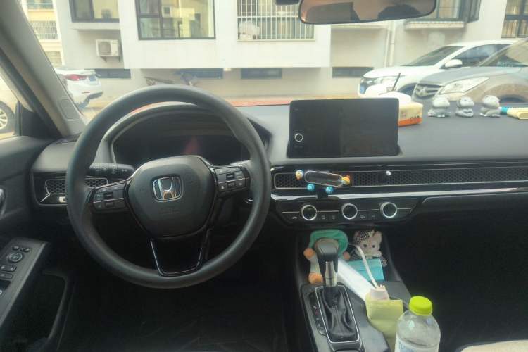 Used Honda Civic 2022 240TURBO CVT Dynamic Edition Center Console