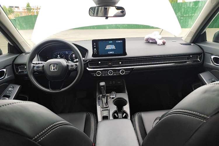 Used Honda Civic 2022 240TURBO CVT Dynamic Edition Center Console