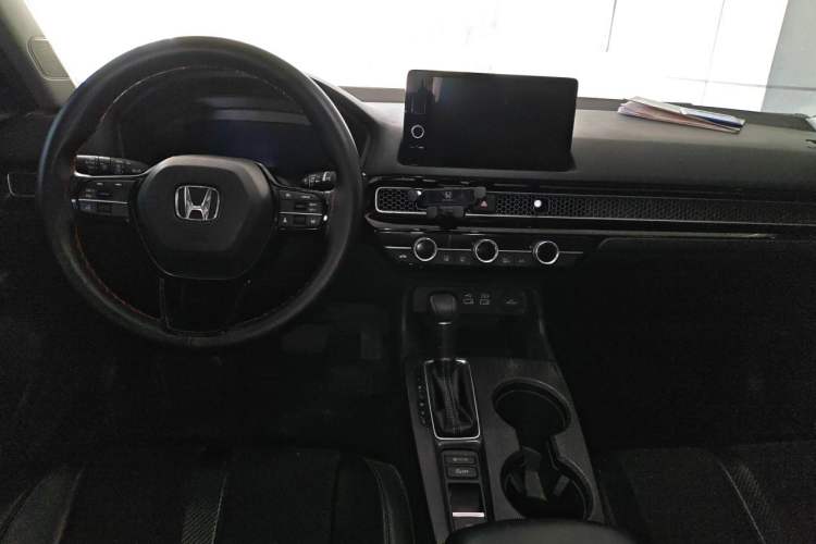 Used Honda Civic 2022 240TURBO CVT Dynamic Edition Center Console