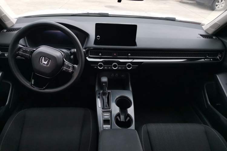 Used Honda Civic 2022 240TURBO CVT Dynamic Edition Center Console