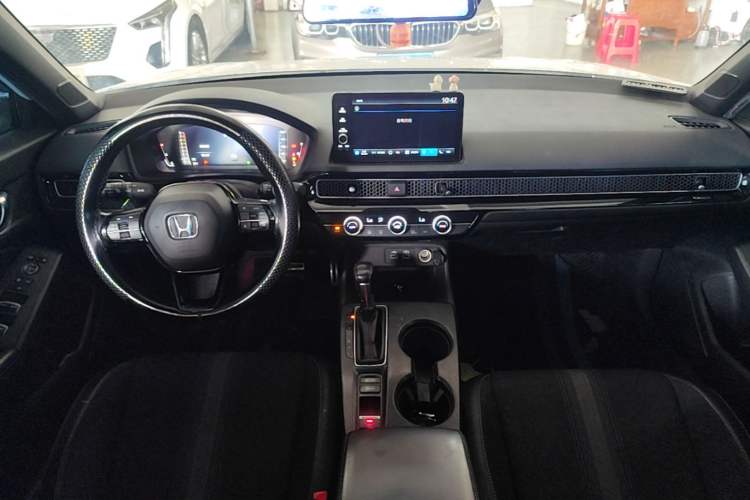 Used Honda Civic 2022 240TURBO CVT Dynamic Edition Center Console