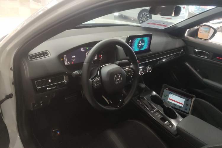Used Honda Civic 2022 240TURBO CVT Dynamic Edition Center Console