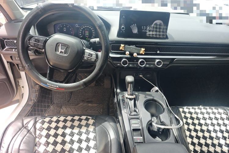 Used Honda Civic 2022 240TURBO CVT Dynamic Edition Center Console