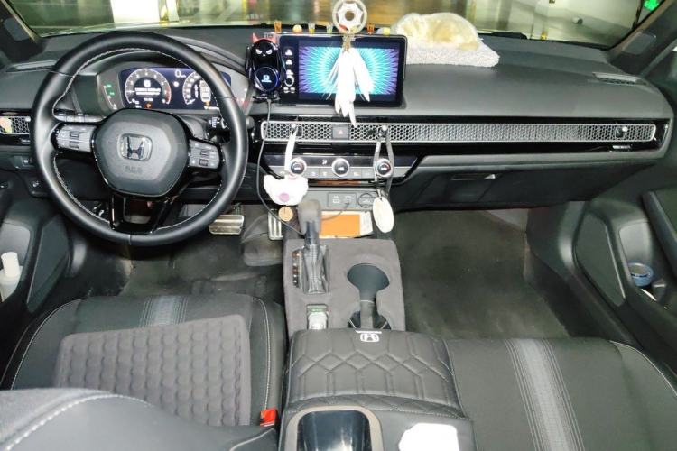 Used Honda Civic 2022 240TURBO CVT Dynamic Edition Center Console