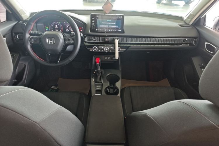 Used Honda Civic 2022 240TURBO CVT Dynamic Edition Center Console