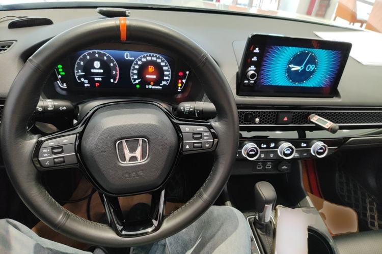 Used Honda Civic 2022 240TURBO CVT Dynamic Edition Center Console