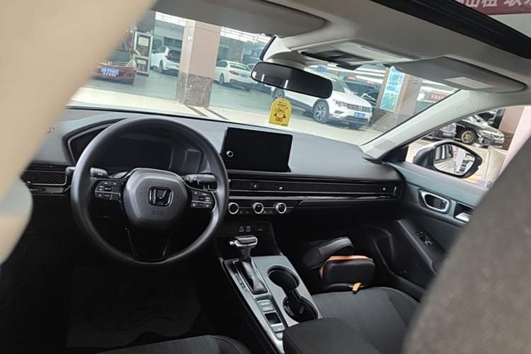Used Honda Civic 2022 240TURBO CVT Dynamic Edition Center Console