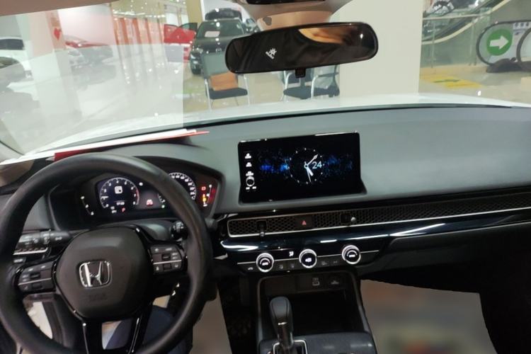 Used Honda Civic 2022 240TURBO CVT Dynamic Edition Center Console