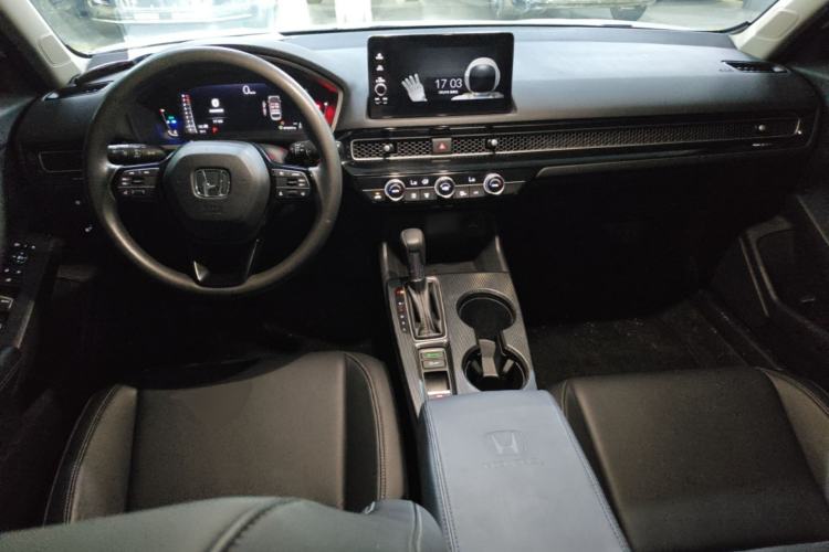Used Honda Civic 2022 240TURBO CVT Dynamic Edition Center Console