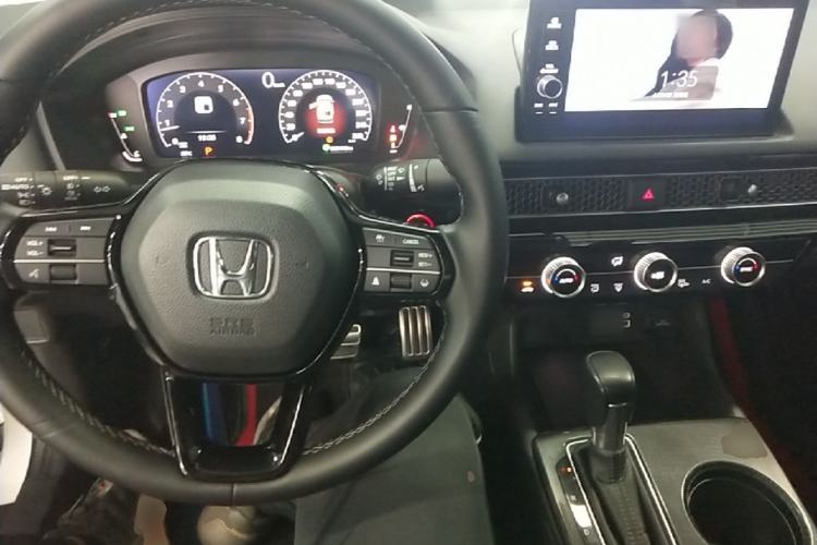 Used Honda Civic 2022 240TURBO CVT Dynamic Edition Center Console